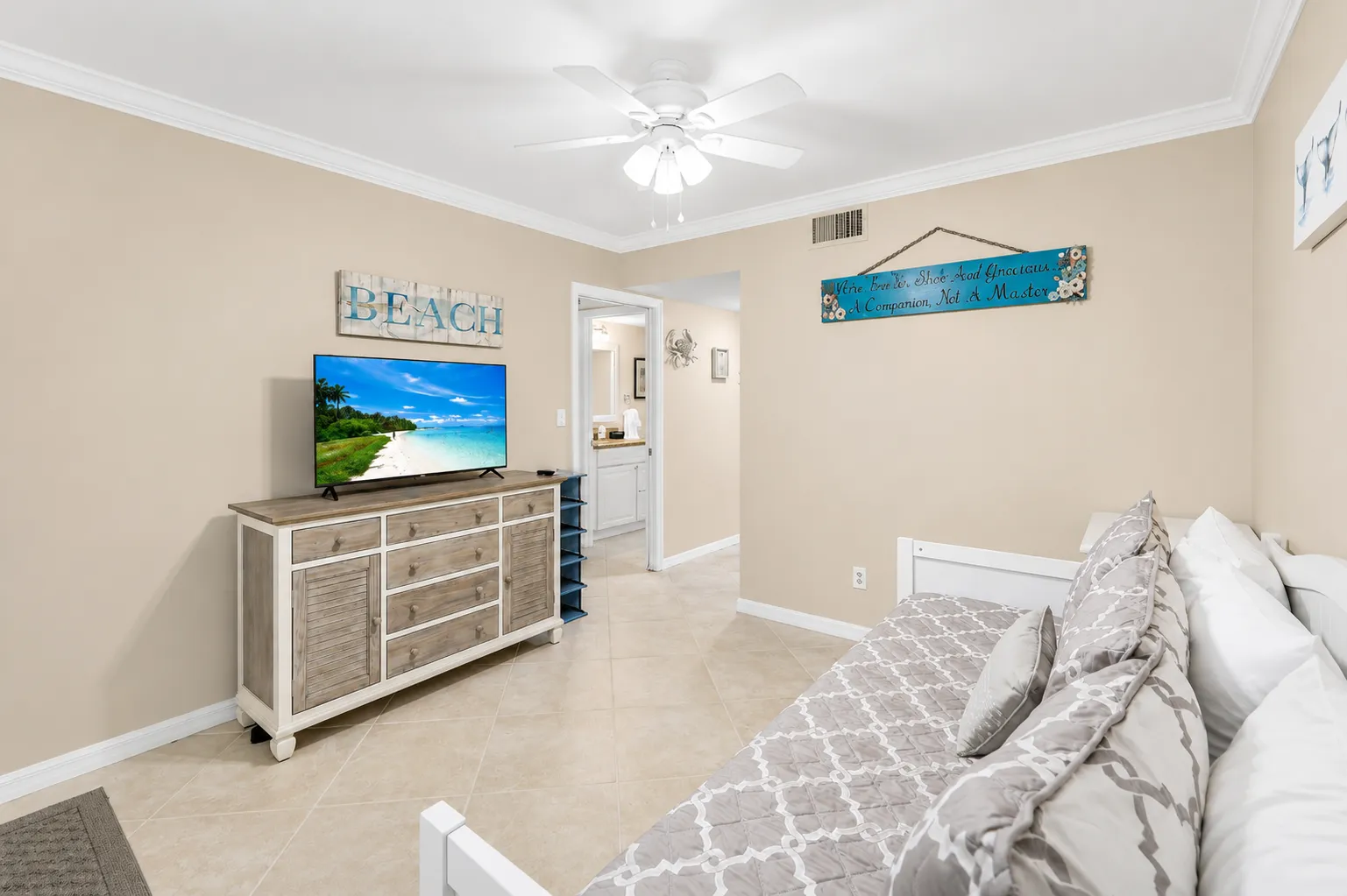 Twin daybed with trundle