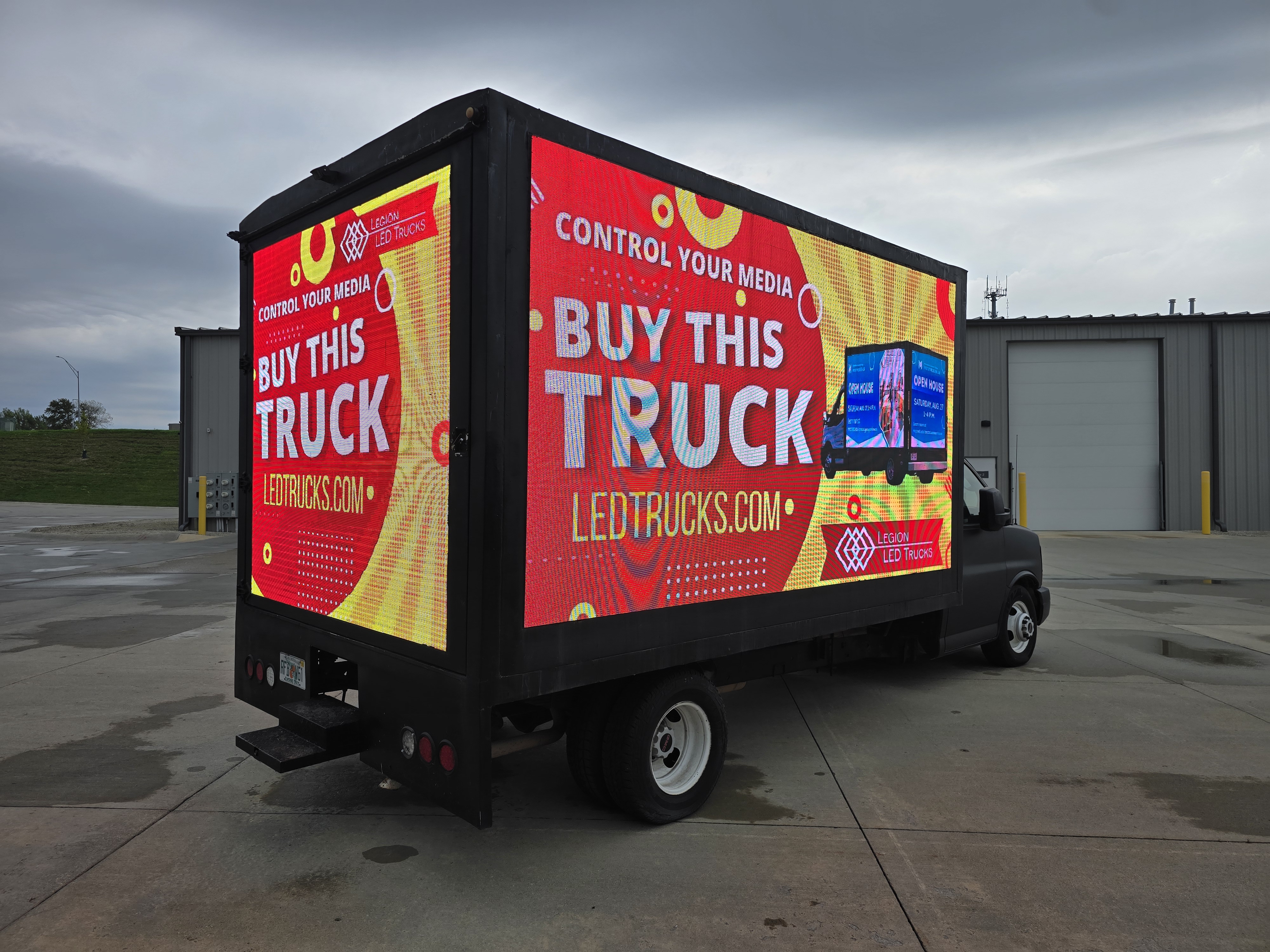 2015 GMC Savana 3500 used LED billboard truck – photo 2 of 42