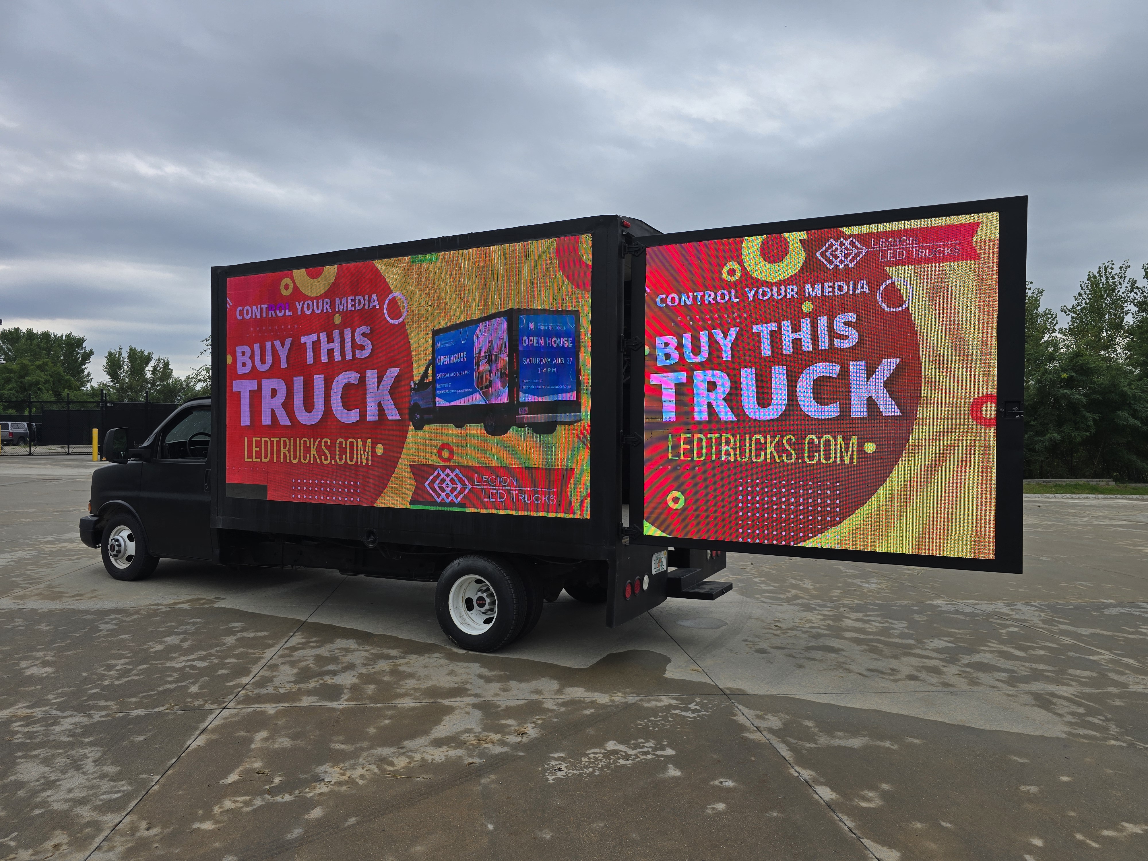 2015 GMC SAVANA 3500 CUTAWAY used mobile billboard truck