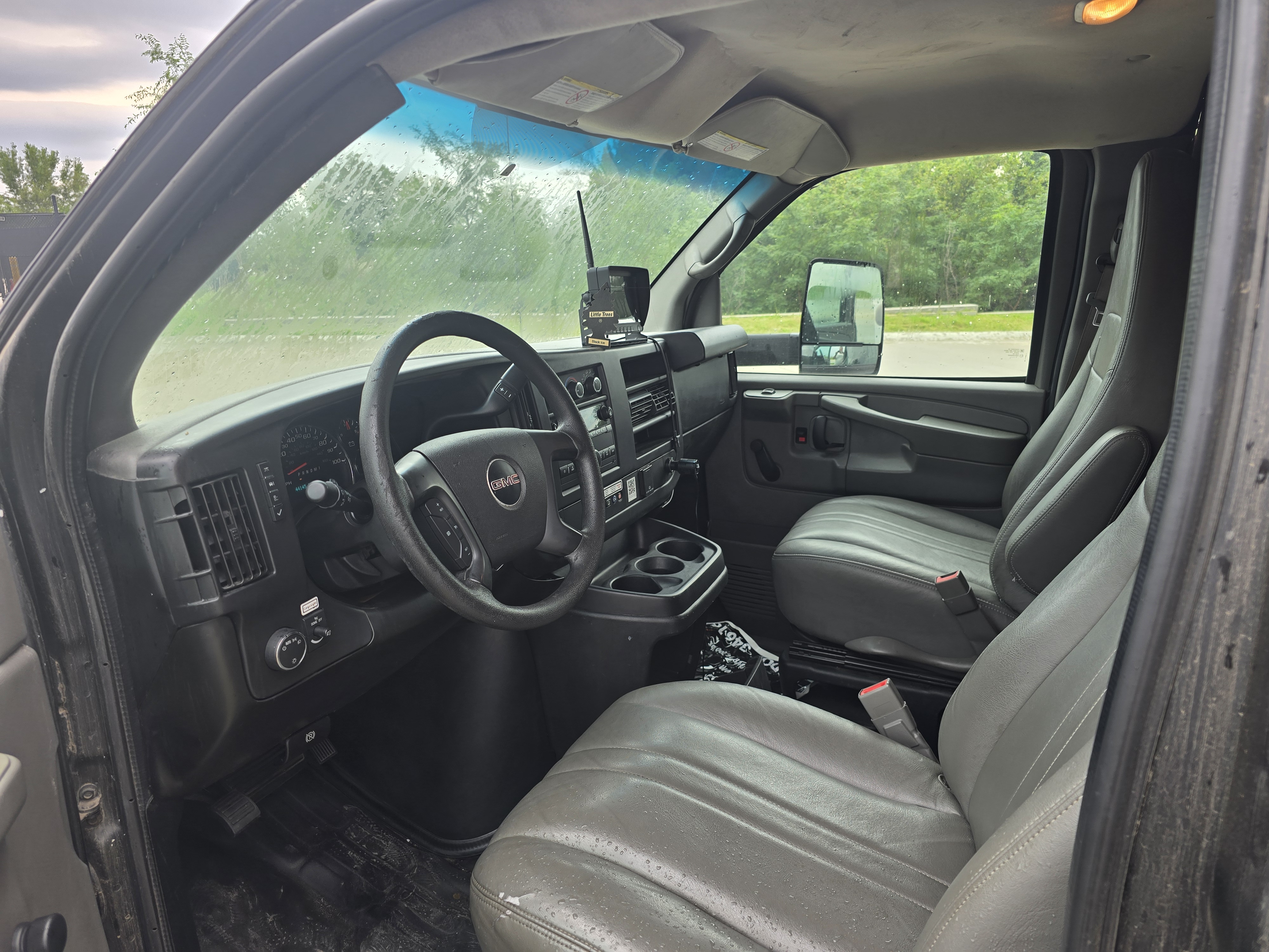2015 GMC SAVANA 3500 CUTAWAY used mobile billboard truck