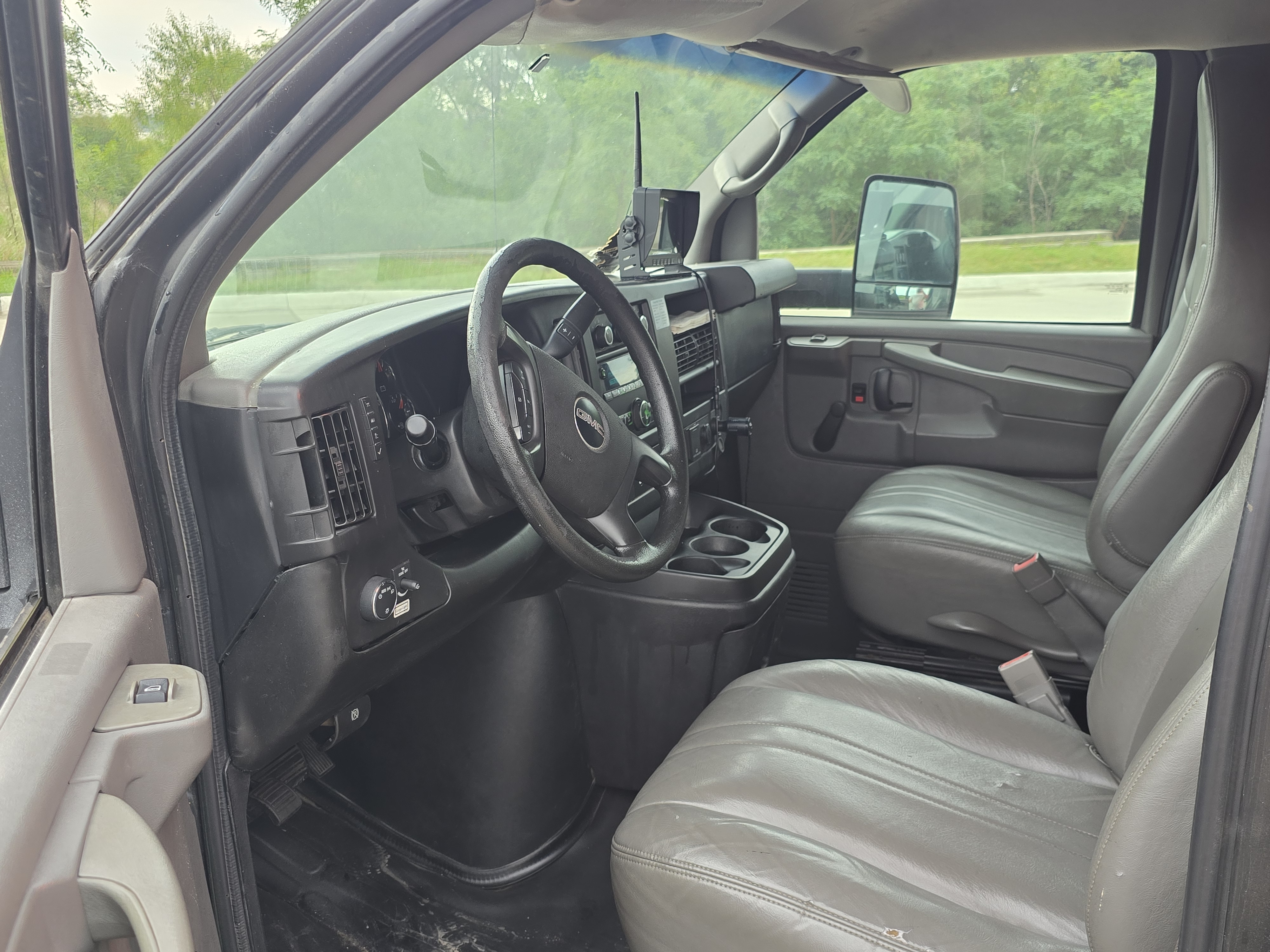 2015 GMC Savana 3500 LED truck for sale – photo 4 of 42