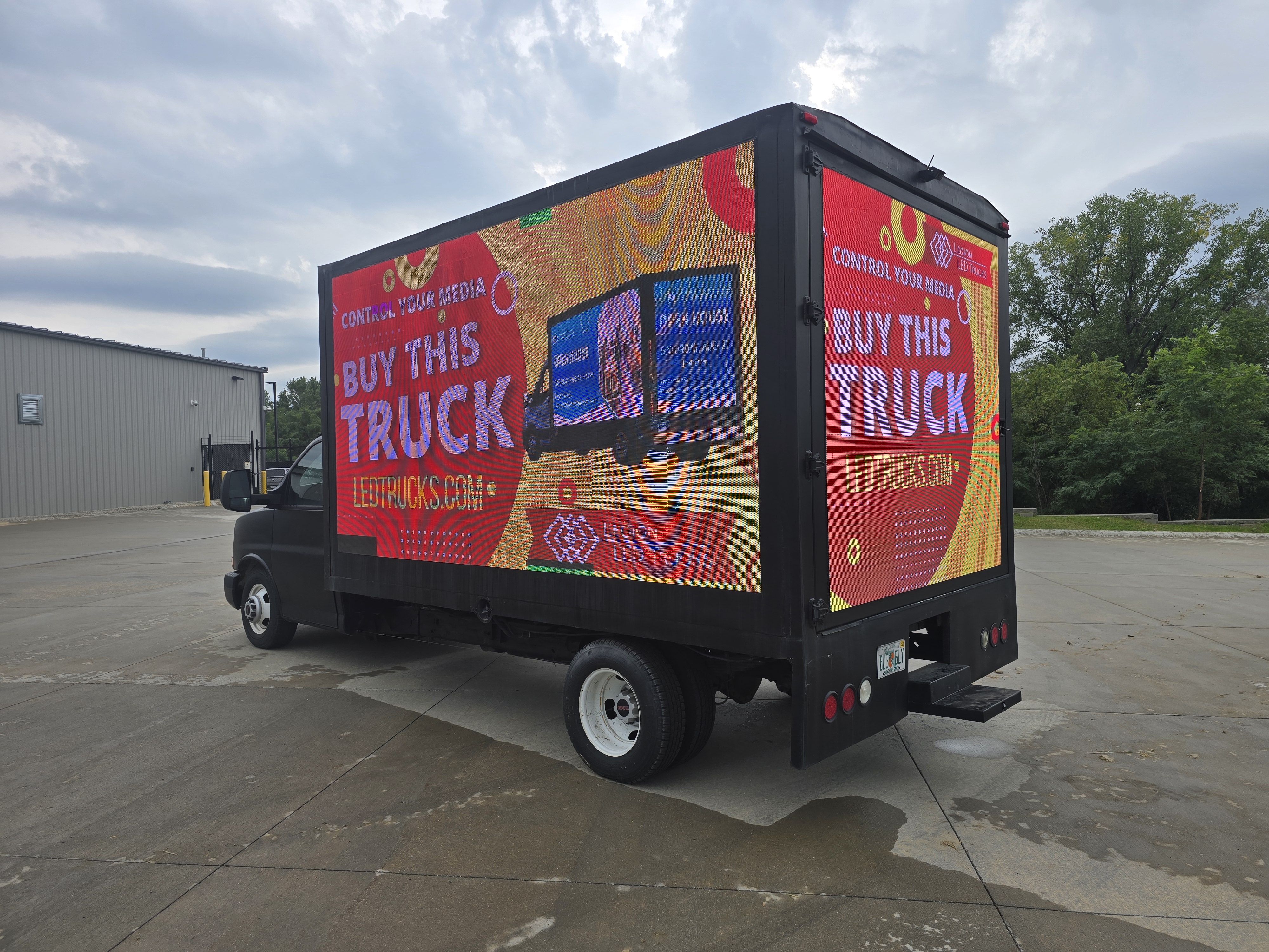 2015 GMC SAVANA 3500 CUTAWAY used LED billboard truck
