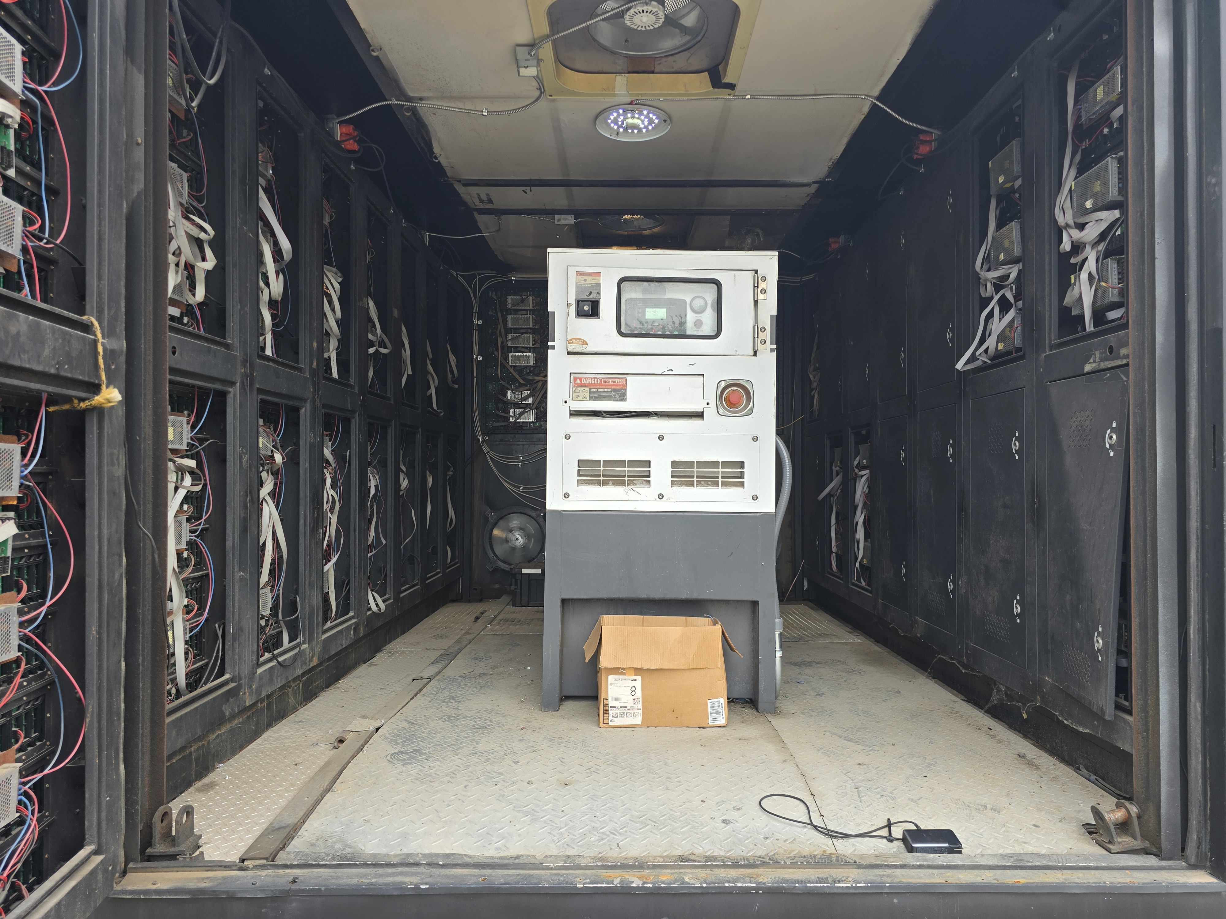 2015 GMC SAVANA 3500 CUTAWAY used LED billboard truck