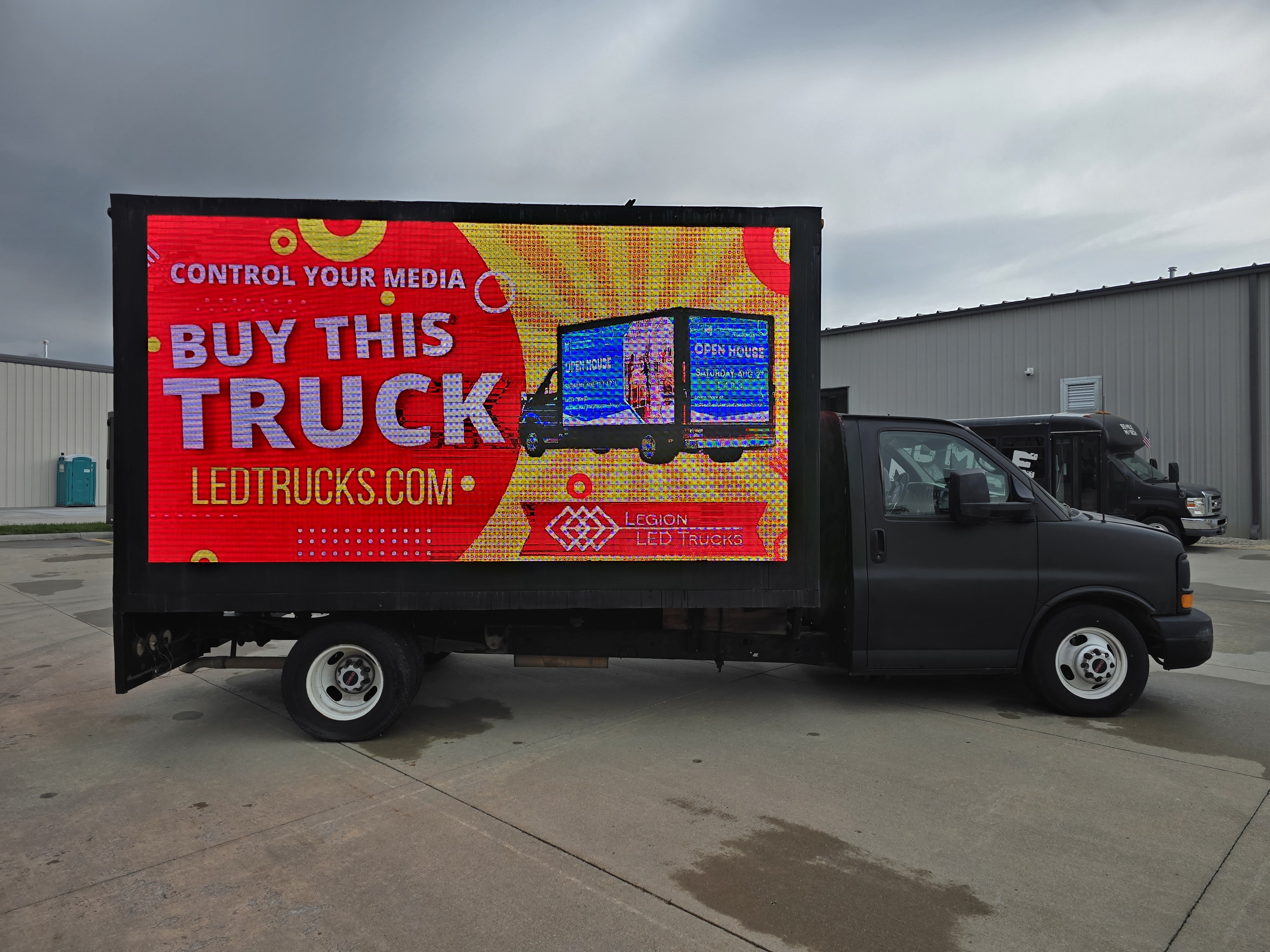 2015 GMC Savana 3500 used LED billboard truck – photo 29 of 42