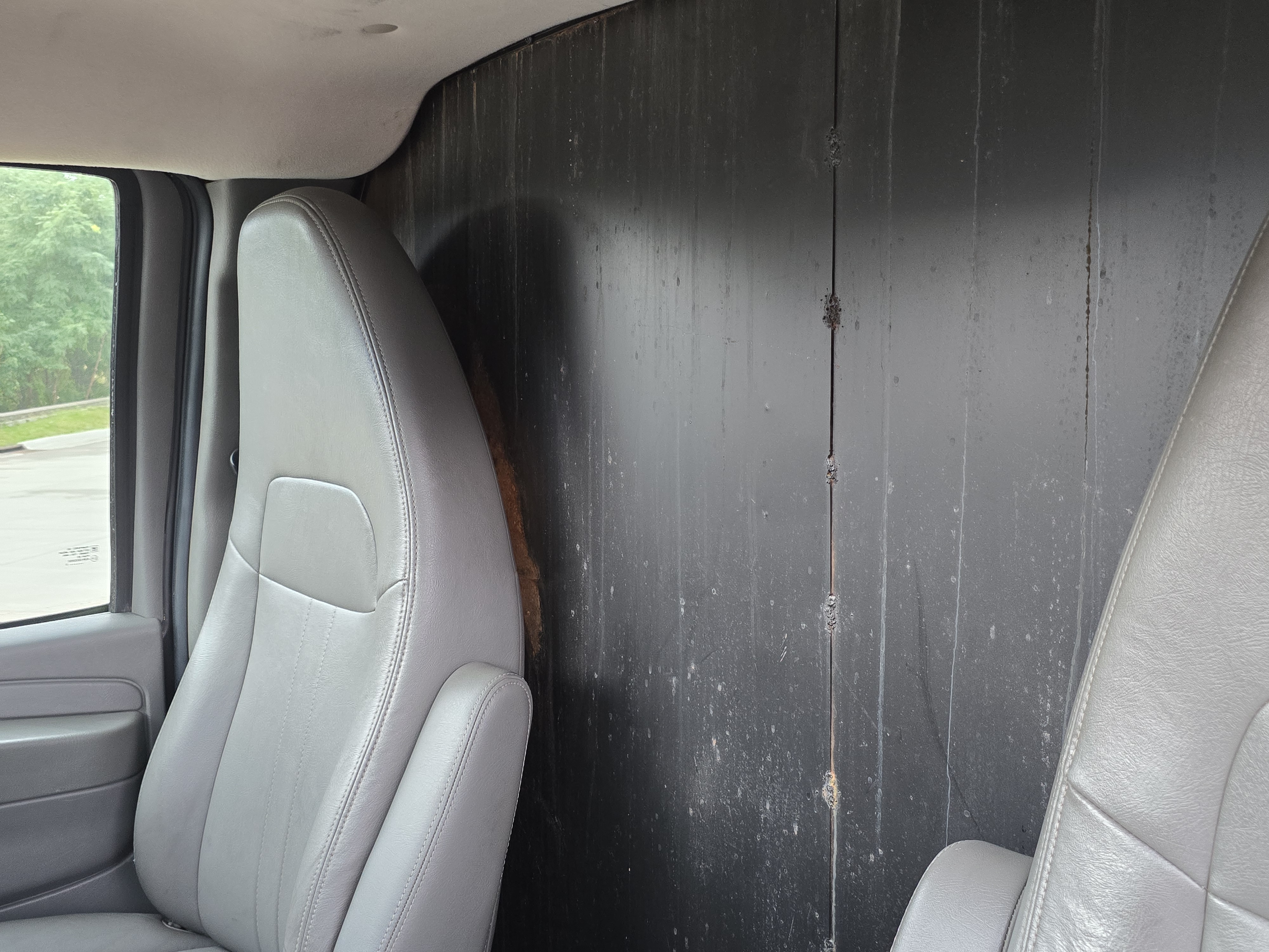 2015 GMC Savana 3500 used LED billboard truck – photo 32 of 42