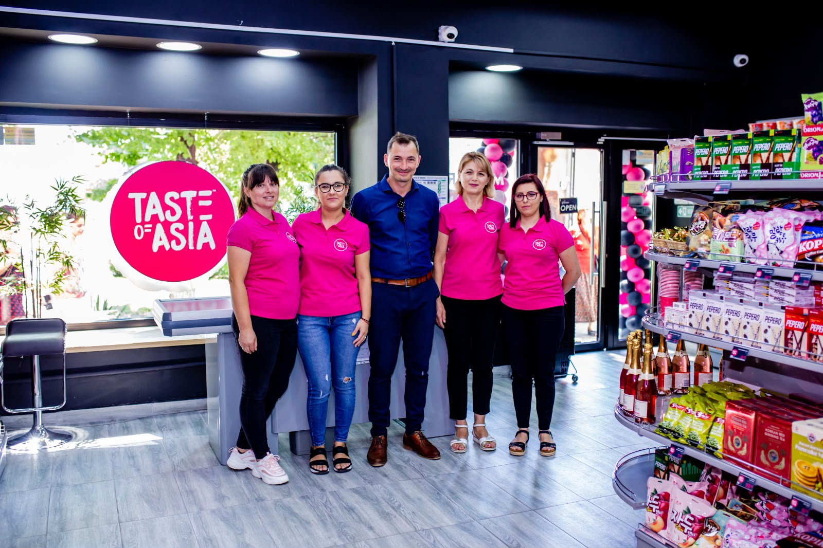 Interiorul magazinului Taste of Asia