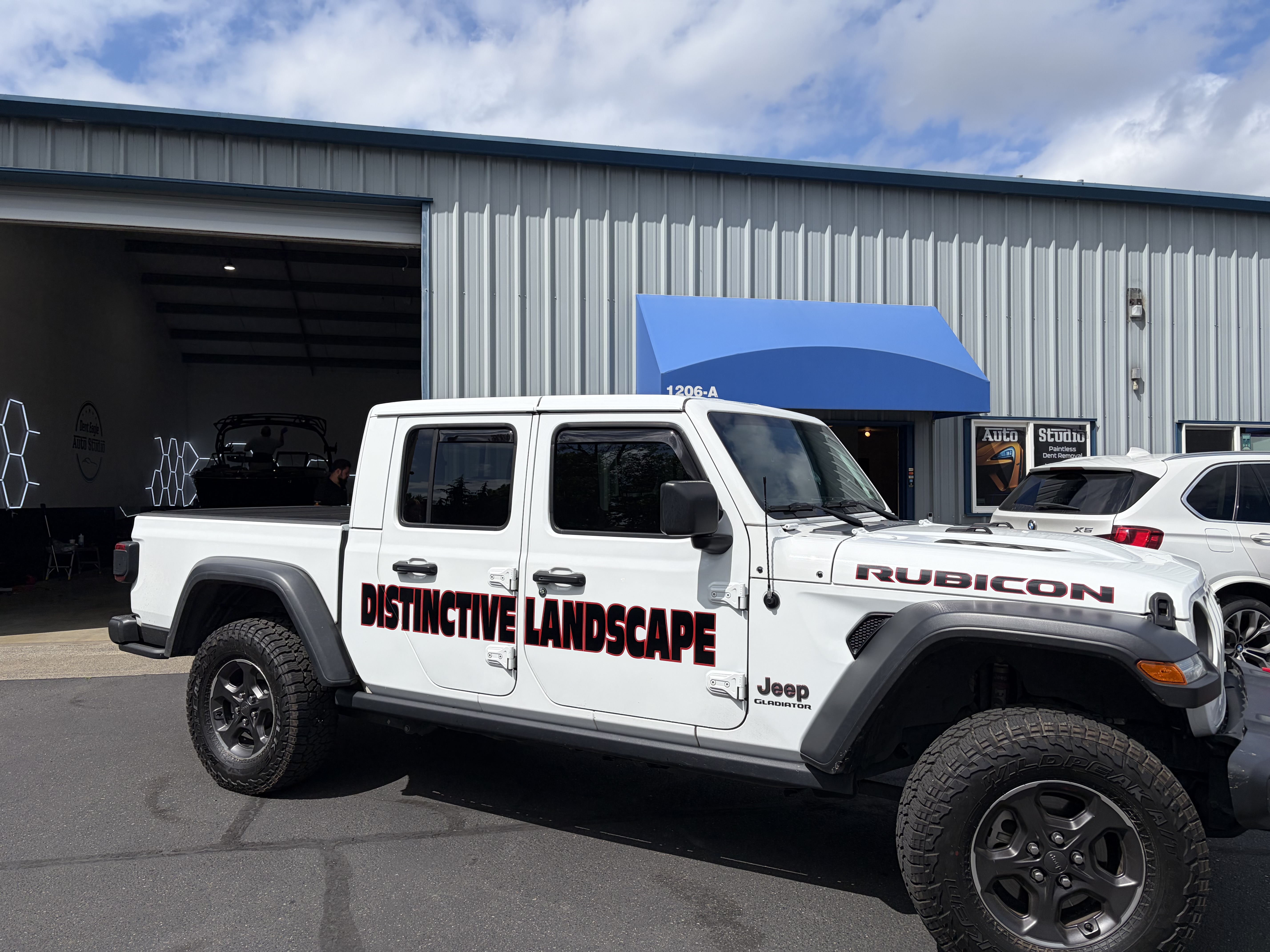 Distinctive Landscape — Jeep Gladiator — commercial vehicle wrap by Auto Studio in Vancouver, WA