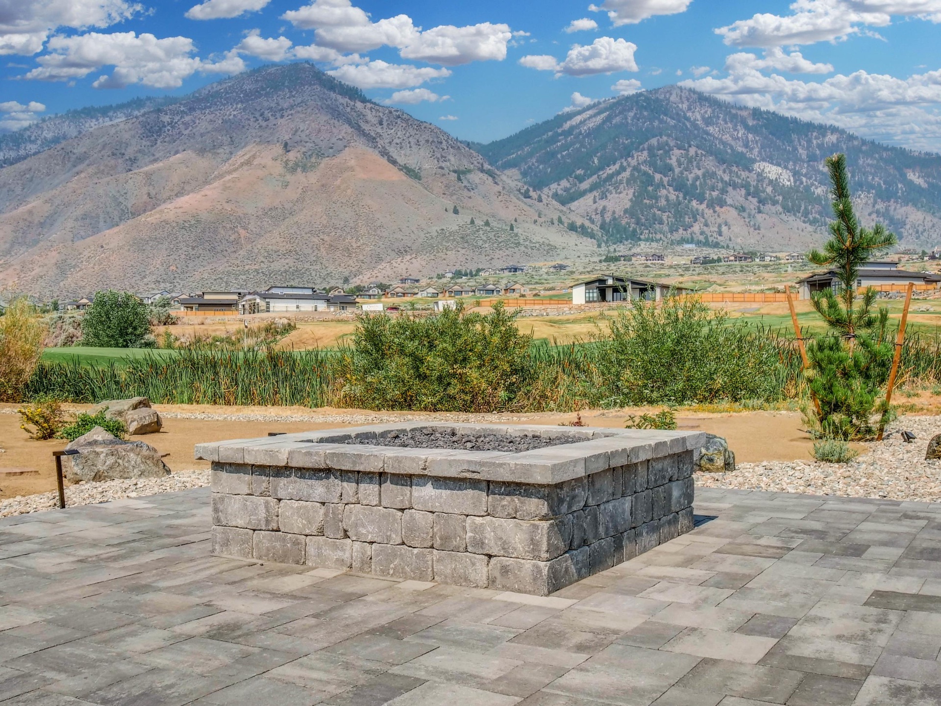Fire Pits & Outdoor Fireplaces