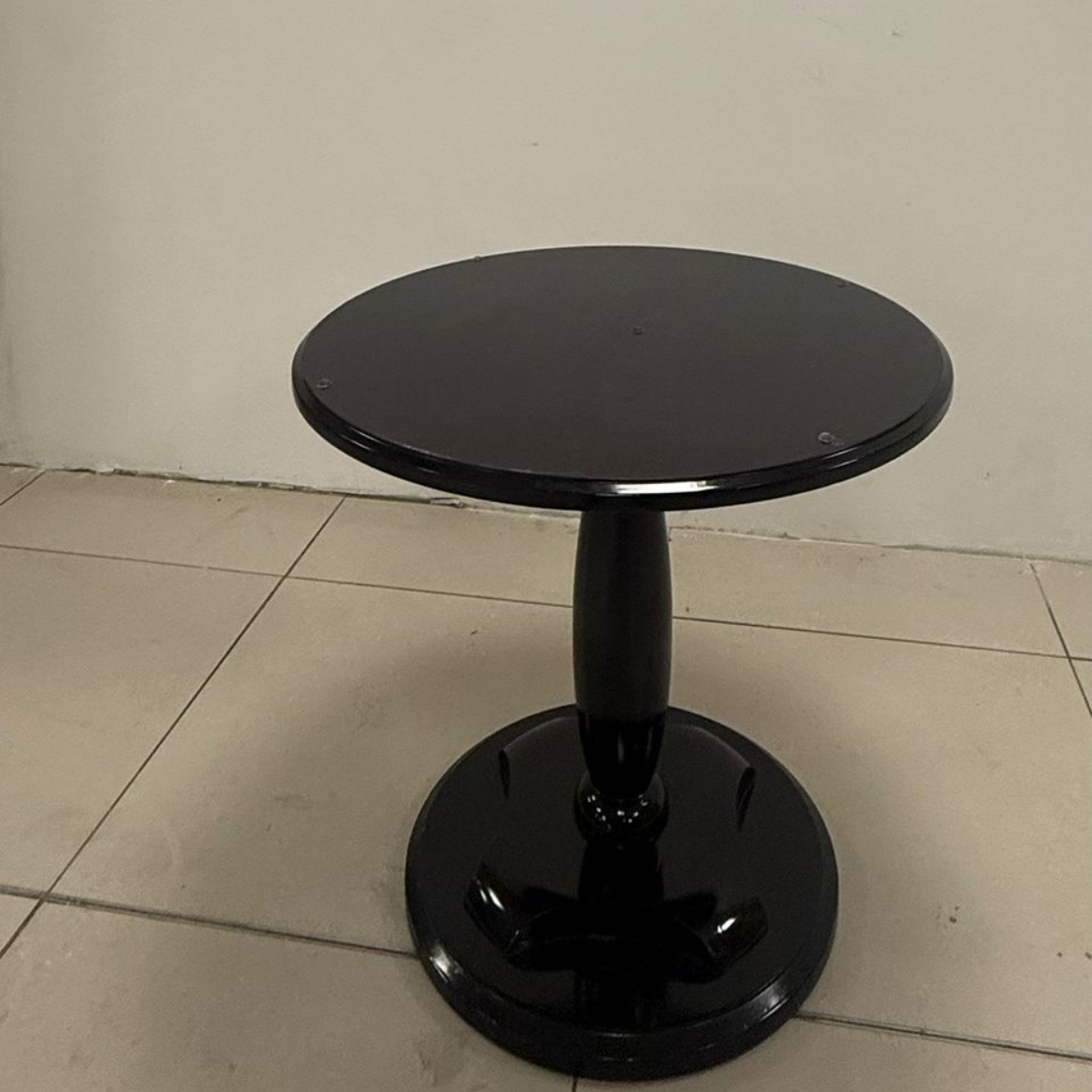 Glossy Black Round Pedestal Side Table