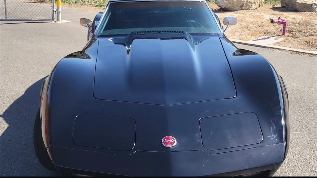 1975 Chevrolet Corvette view 2