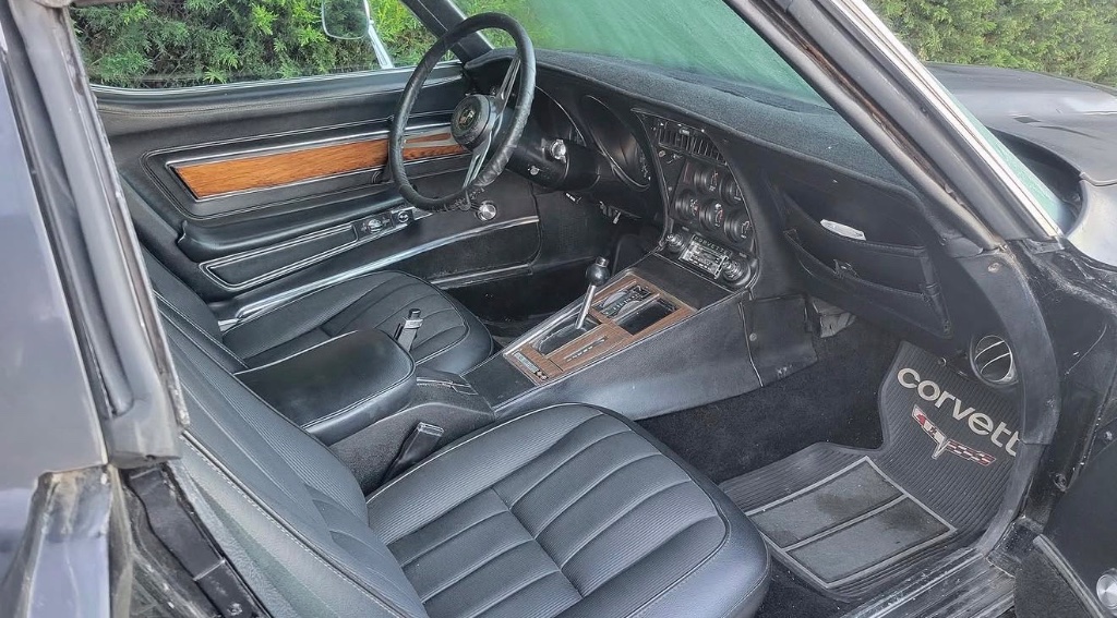 1975 Chevrolet Corvette view 5