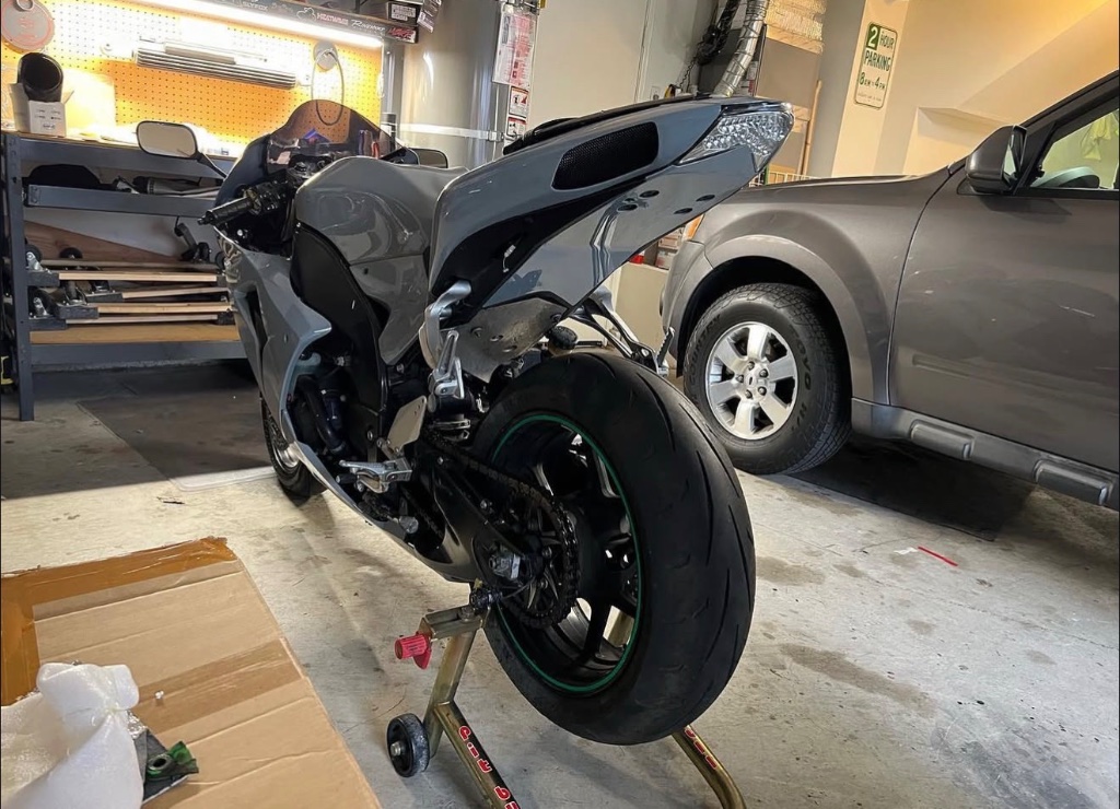 2007 Kawasaki ZX10R view 4