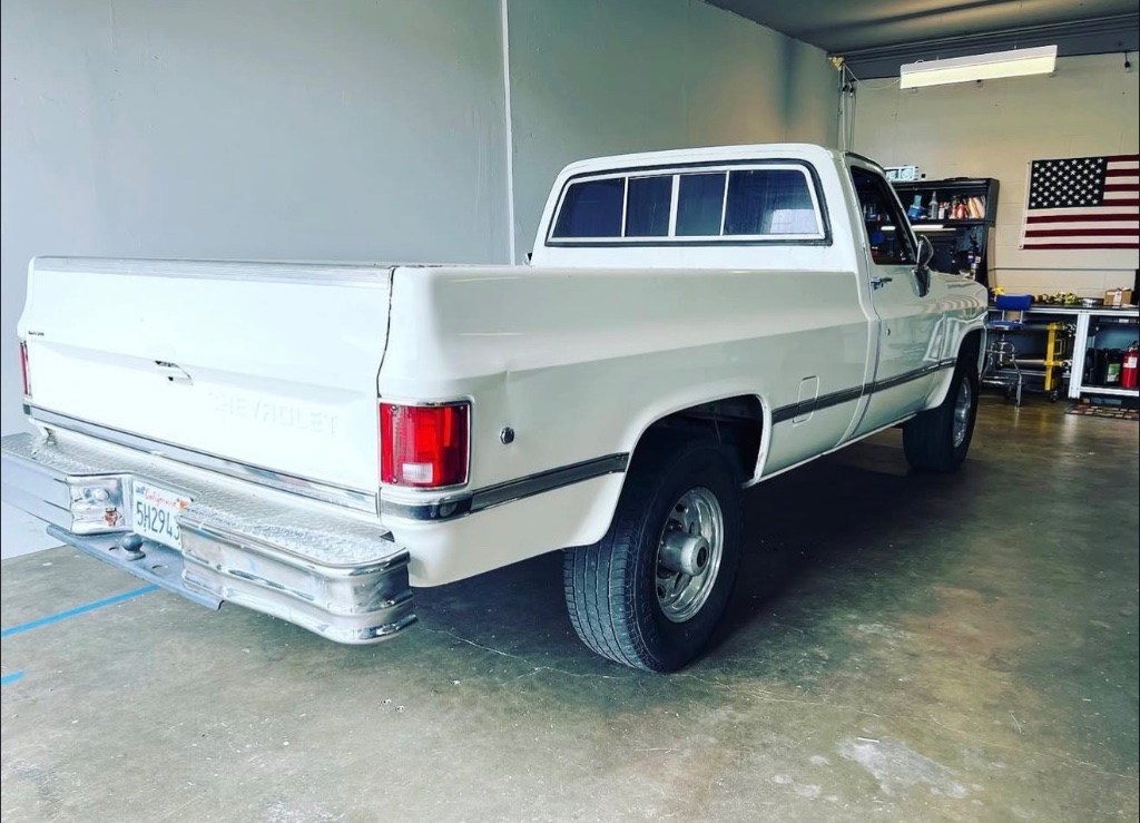 1986 Chevrolet C20 view 2