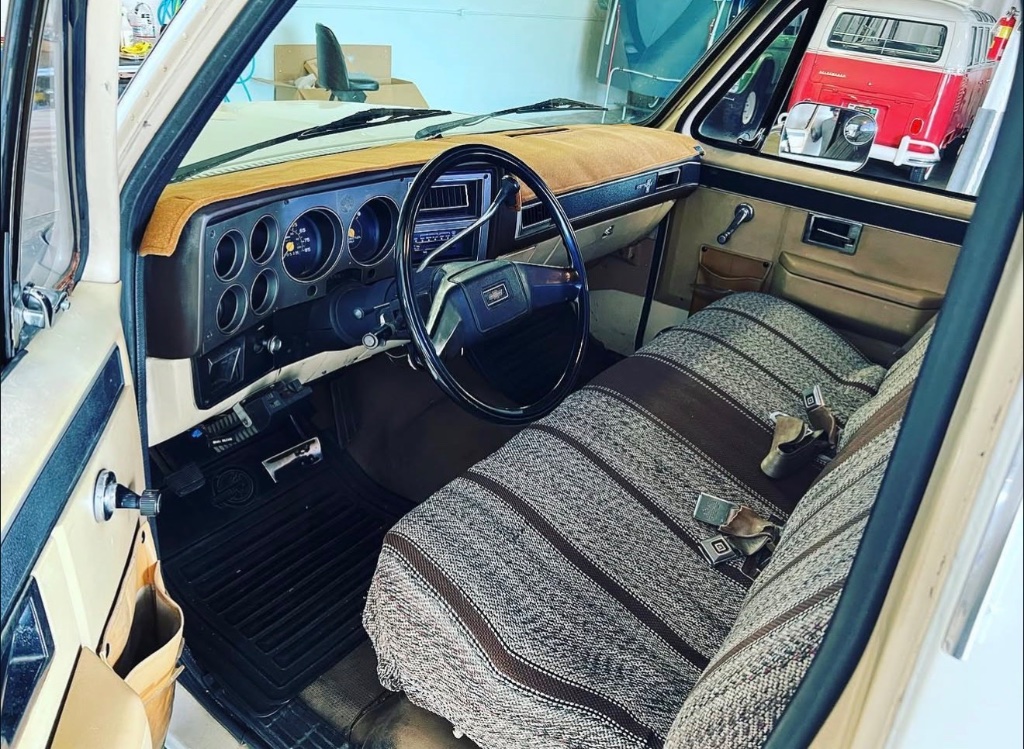 1986 Chevrolet C20 view 3