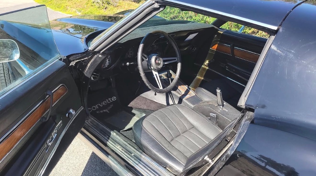 1975 Chevrolet Corvette view 4