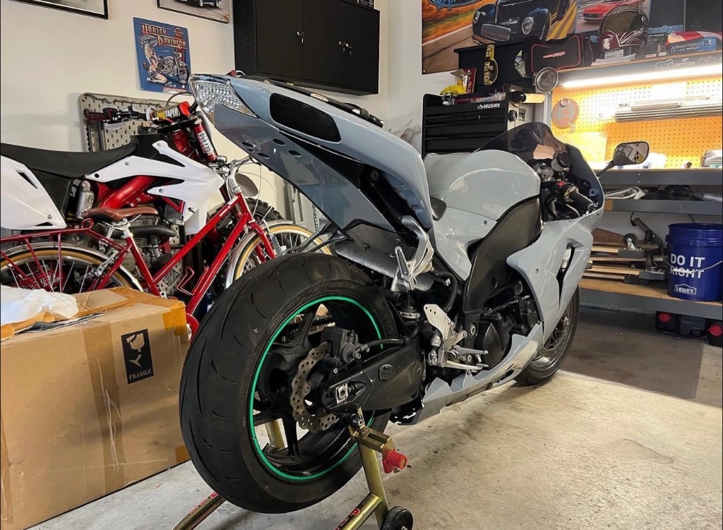 2007 Kawasaki ZX10R view 3