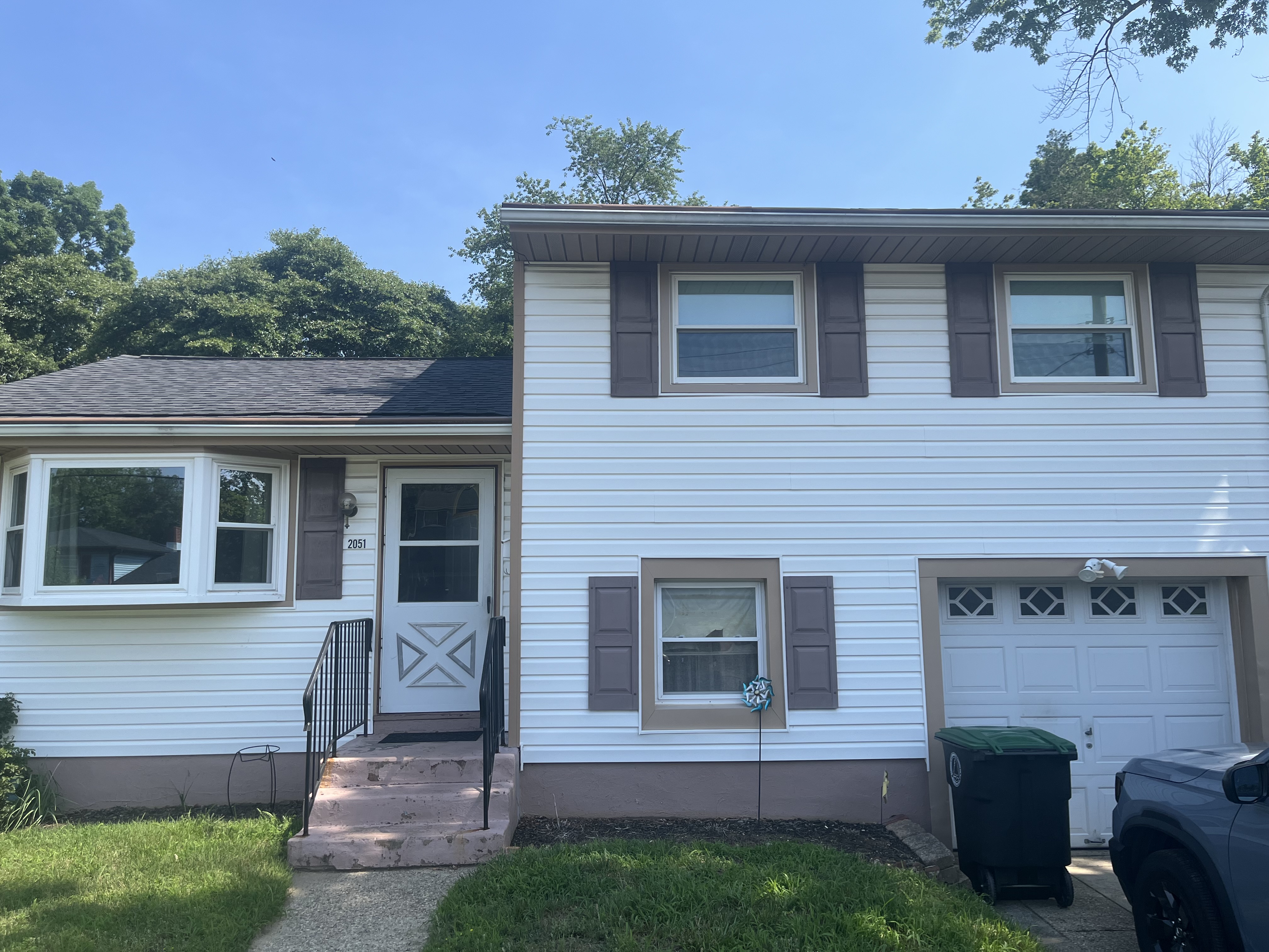 Split-level home acquired through a probate lead