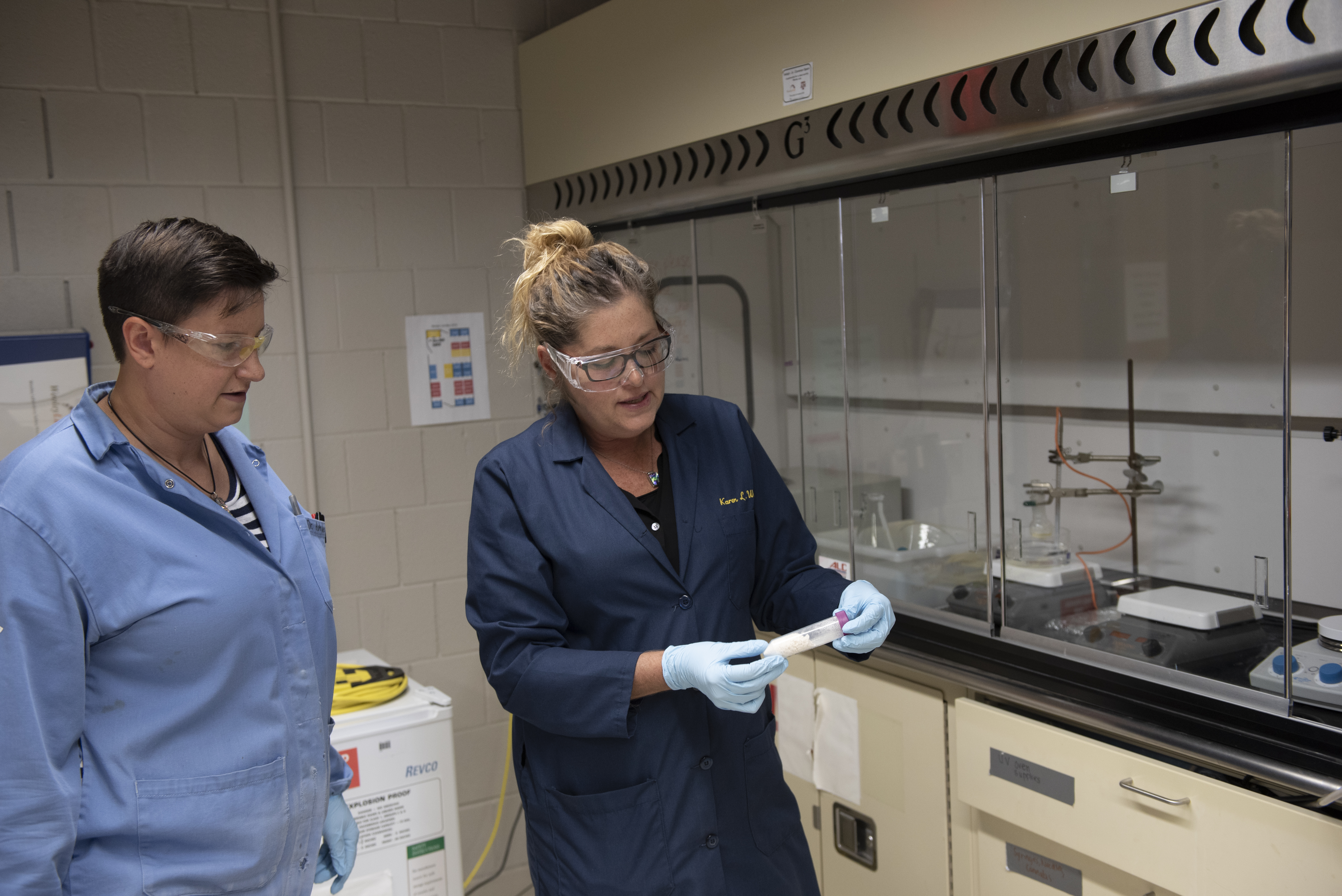 Teysha scientists in the lab