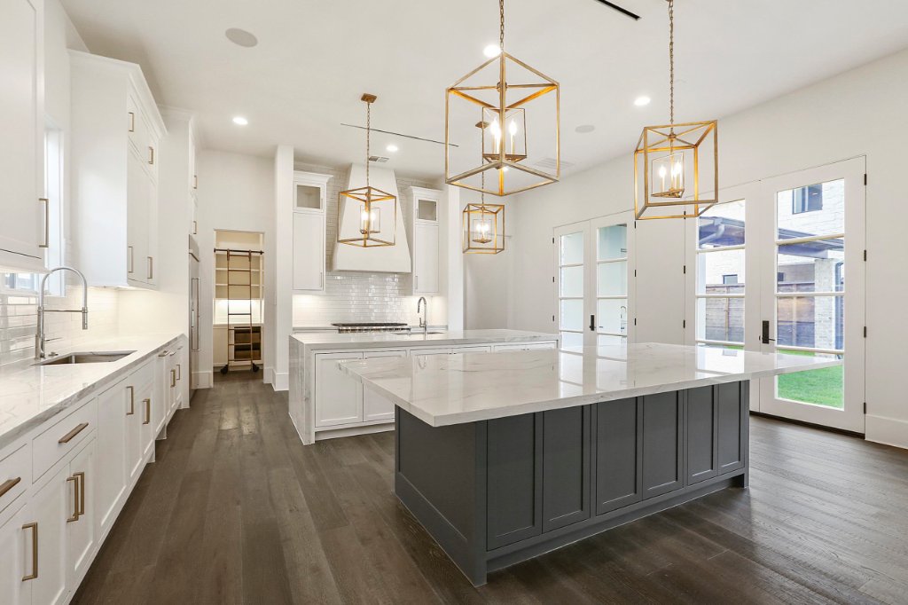 Modern White & Gold Kitchen