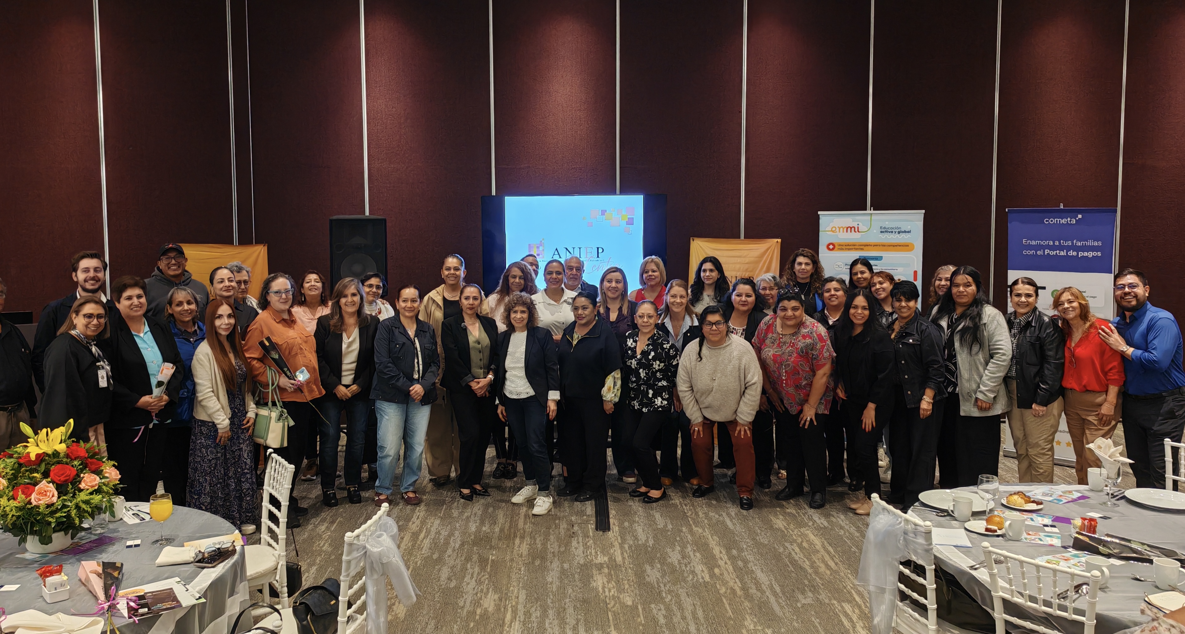 Grupo de participantes reunido al cierre de un encuentro