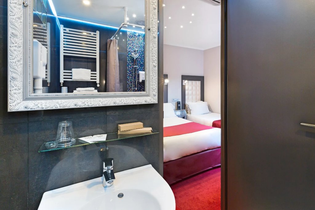 Salle de bain — Détail lavabo