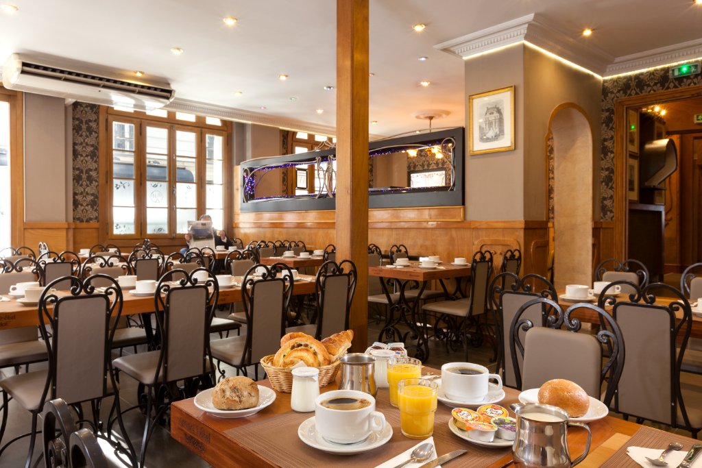 Restaurant — Salle de petit-déjeuner