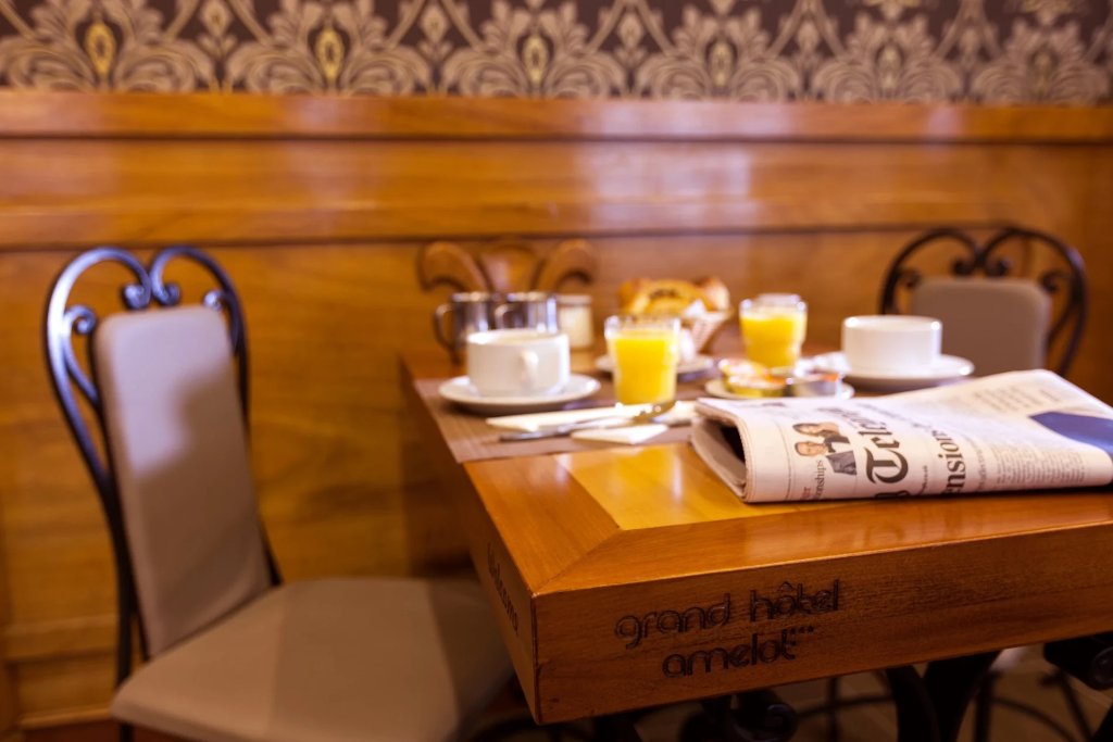 Petit-déjeuner — Service
