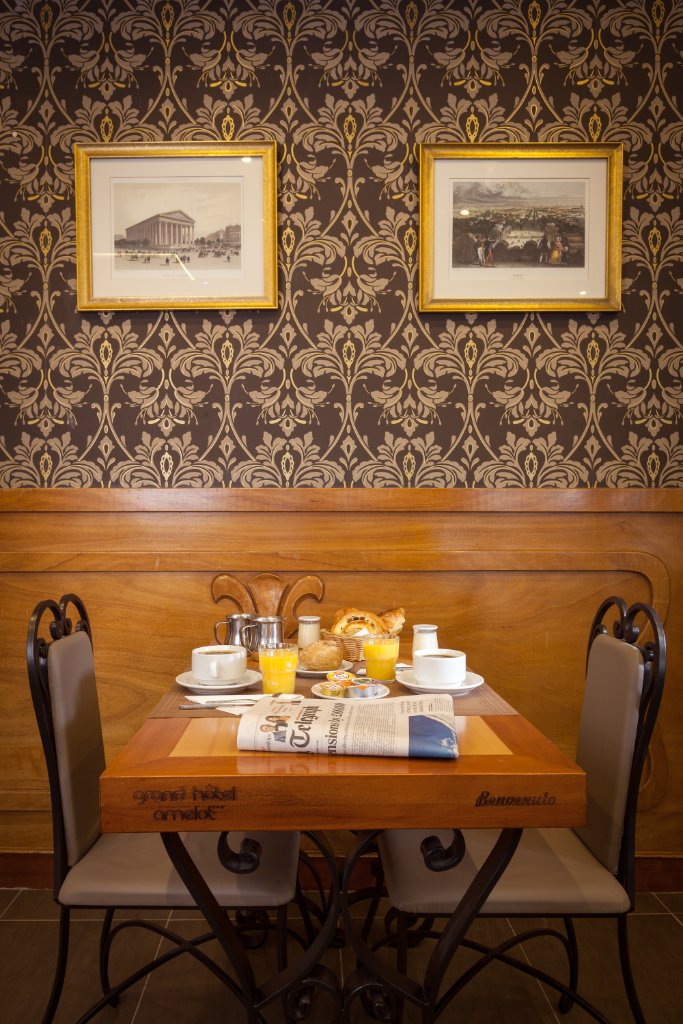 Restaurant — Salle petit-déjeuner