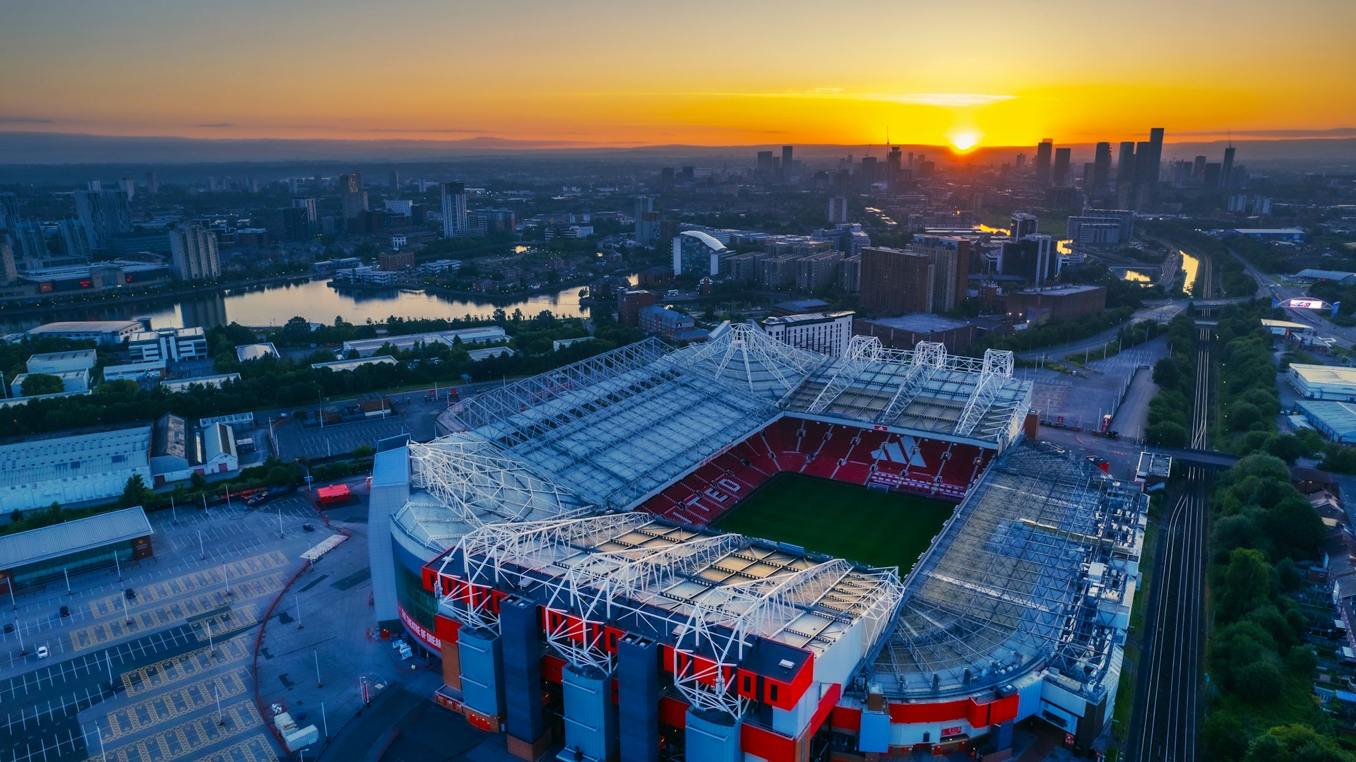 Old Trafford: A Supporter's Guide to the Theatre of Dreams