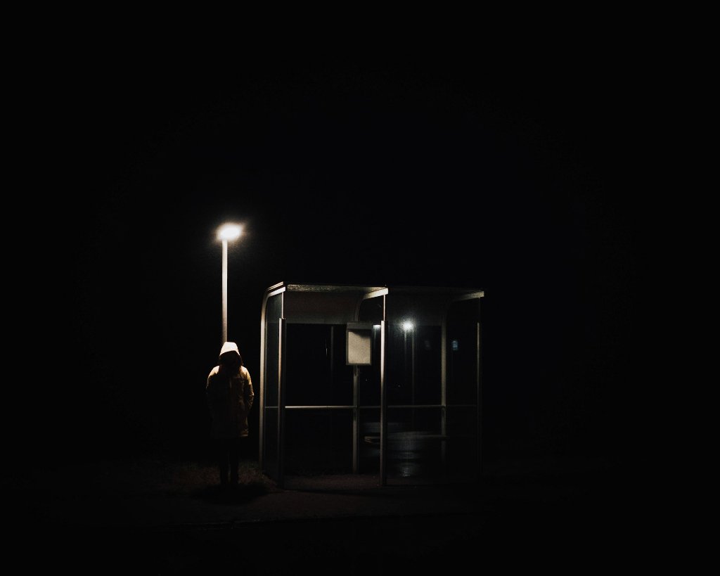 How to Capture Great Photos in Low Light: Complete Guide