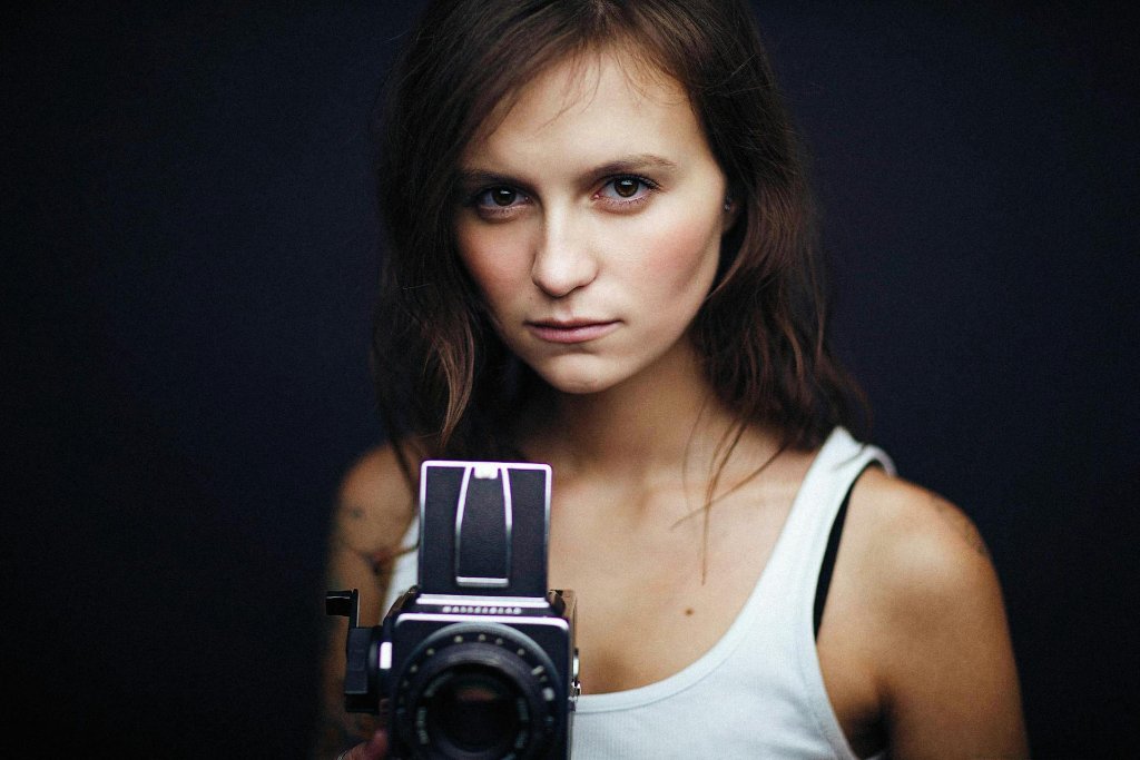 Clamshell Lighting Setup for Beauty and Portrait Photography