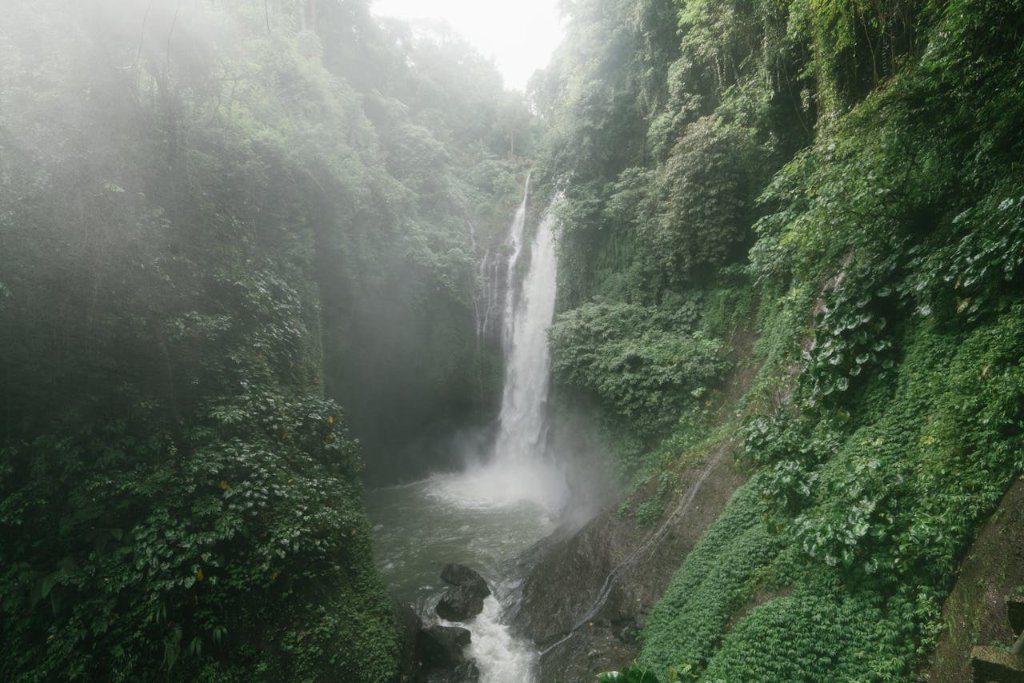How to Photograph Waterfalls: Settings and Techniques