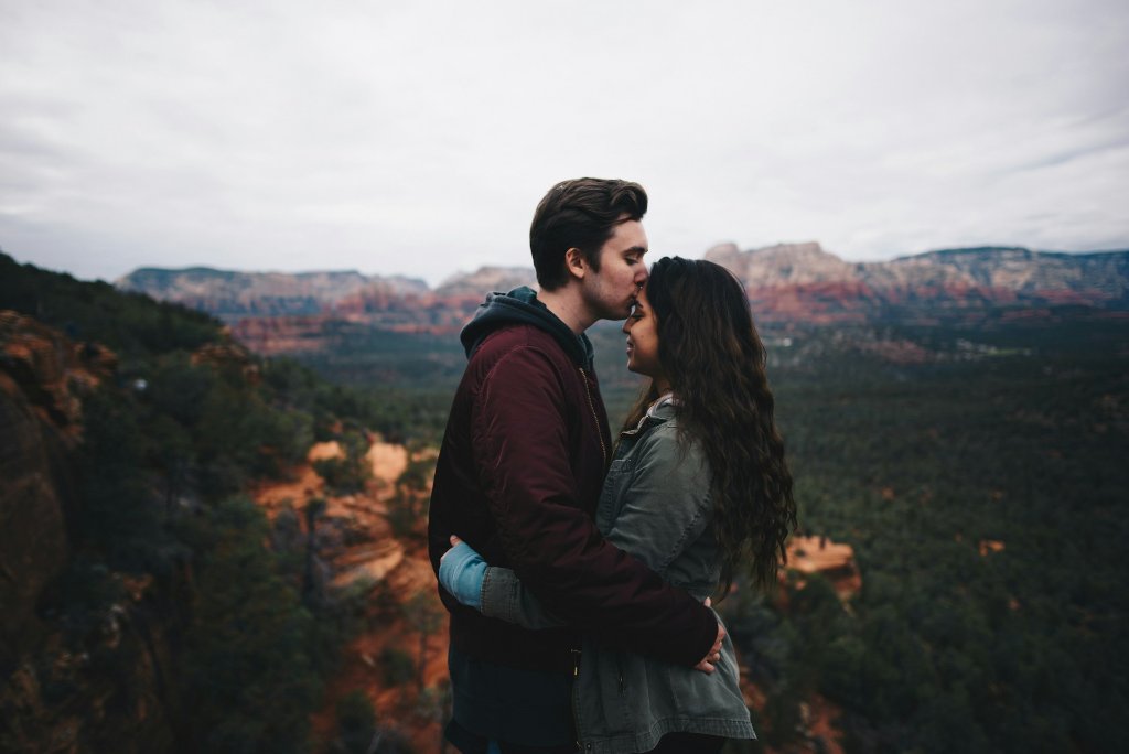 Best Props for Couple Photography: Creative Ideas for Memorable Sessions
