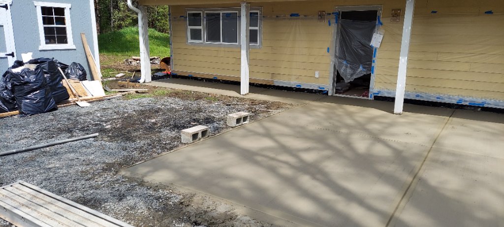 Concrete porch steps in Kelso, WA