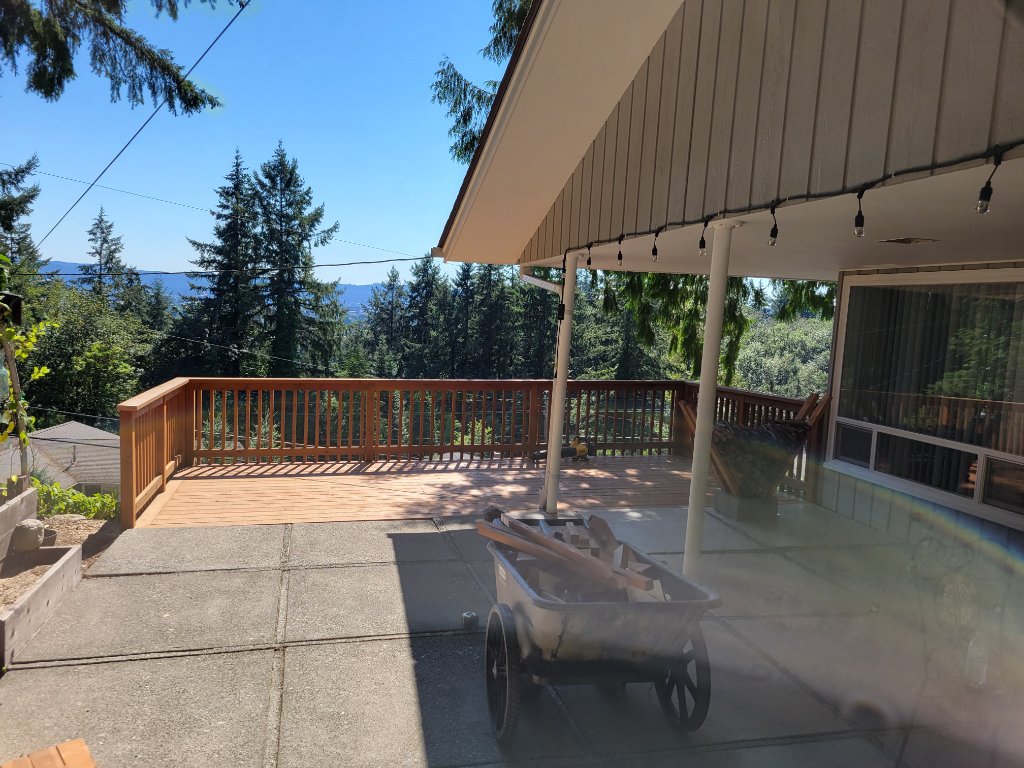 Deck with concrete steps in Longview, WA
