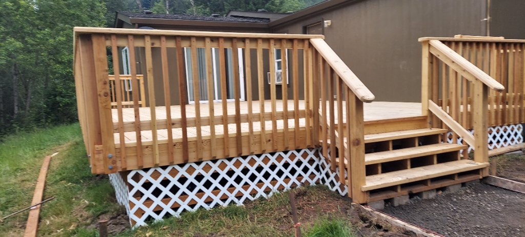 Deck built-in bench in Longview, WA
