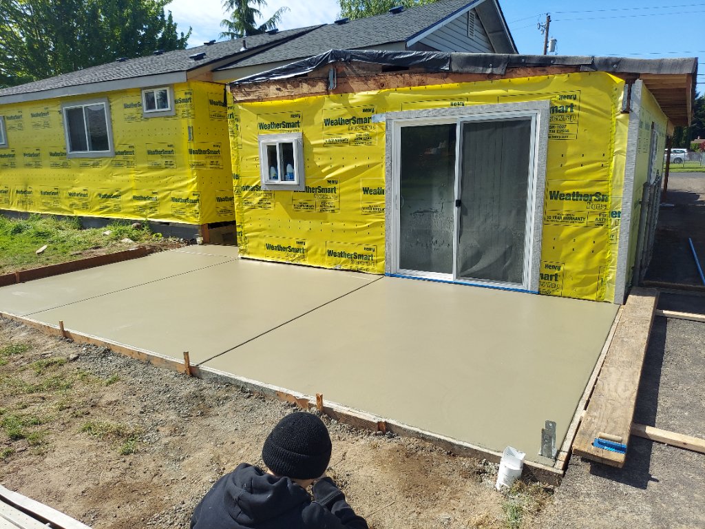 Concrete pad grading in Castle Rock, WA
