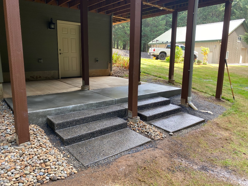 Concrete steps and patio in Kelso, WA