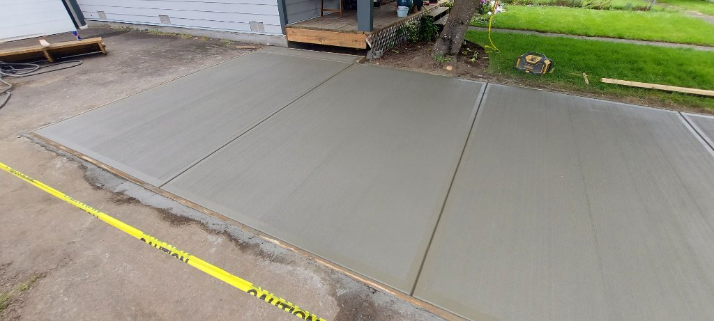 Driveway expansion pour in Castle Rock, WA