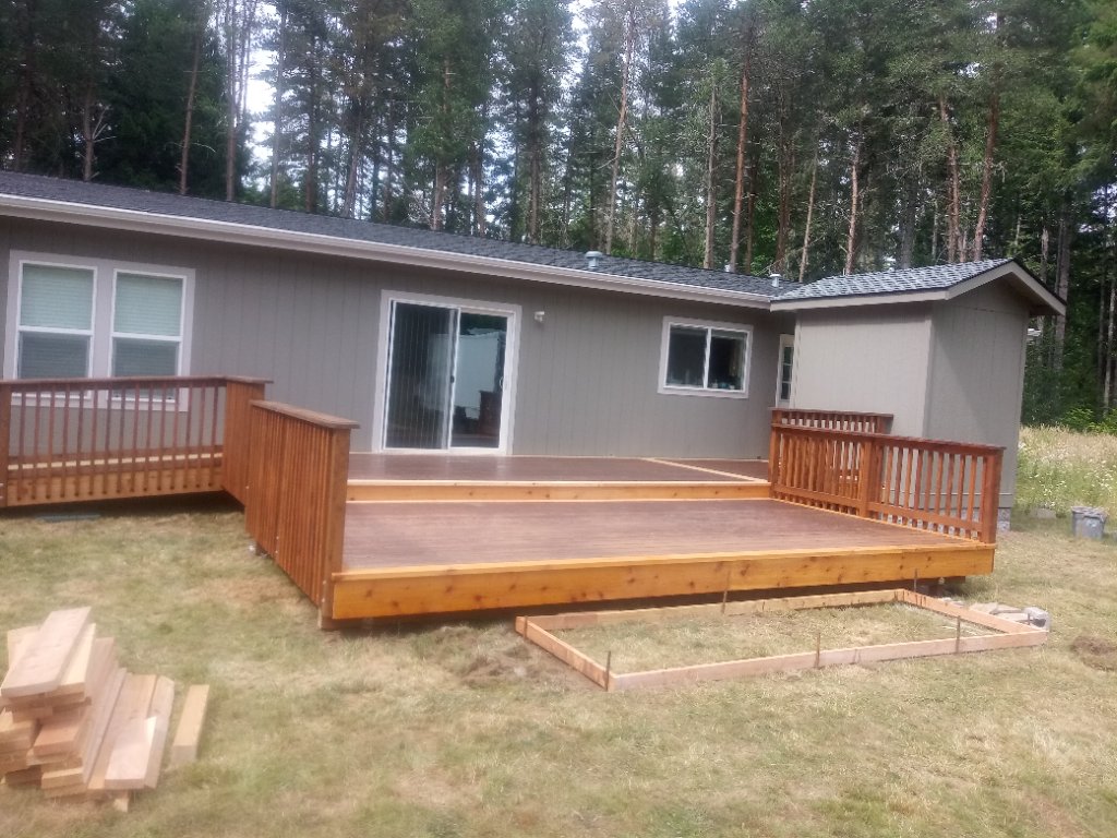 Wraparound deck with railing in Longview, WA