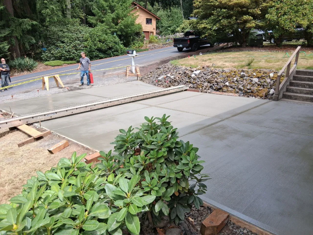Concrete driveway and walkway in Longview, WA