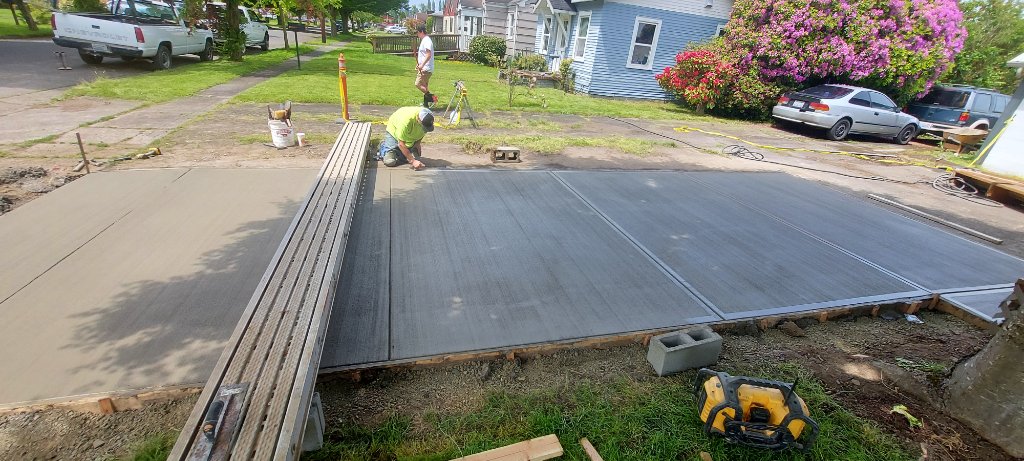 Concrete driveway pour in Castle Rock, WA