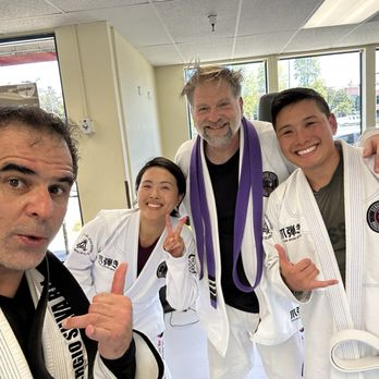 Sergio Silva with students and instructors