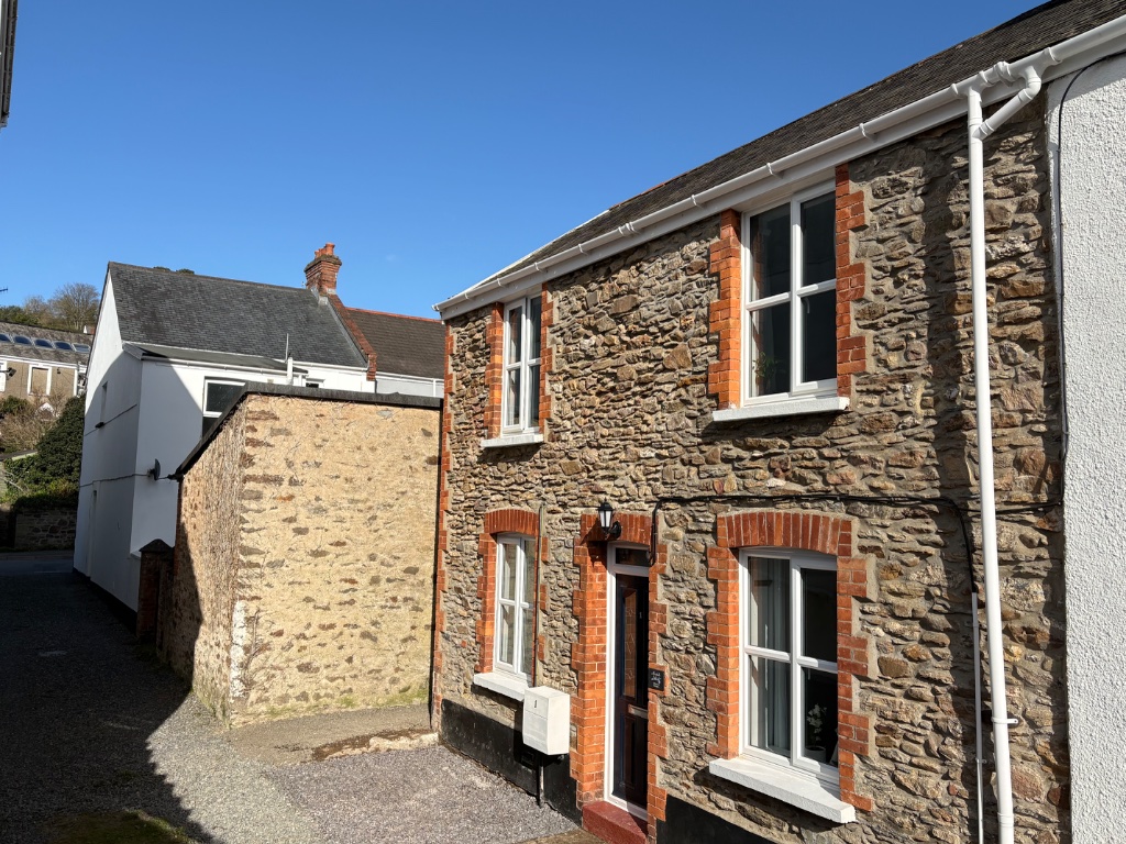 Mirabelle — side view from the lane