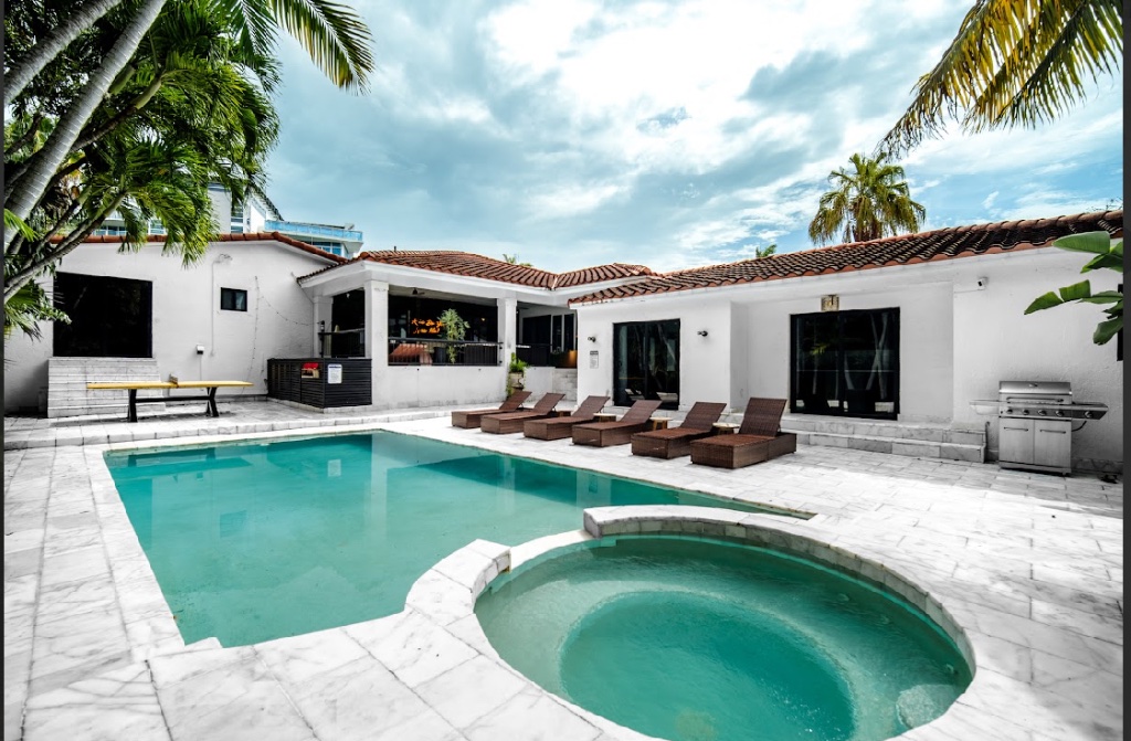 Villa Bond