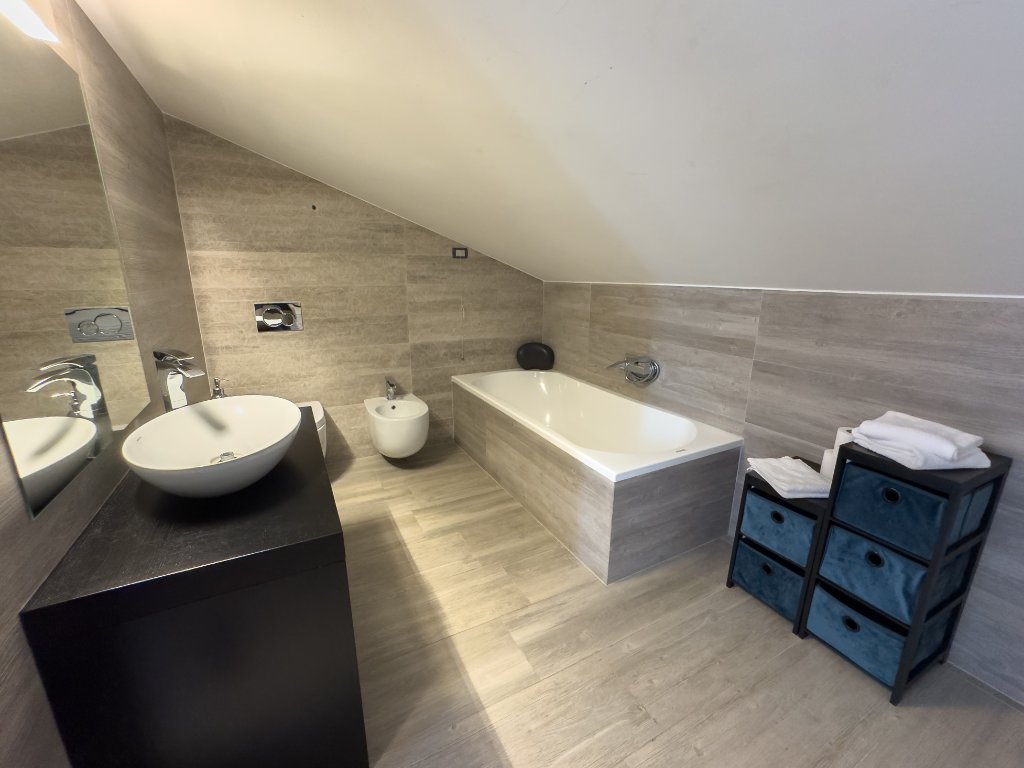 Bagno con vasca 3