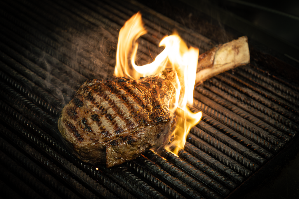 Tomahawk biff på åpen flamme