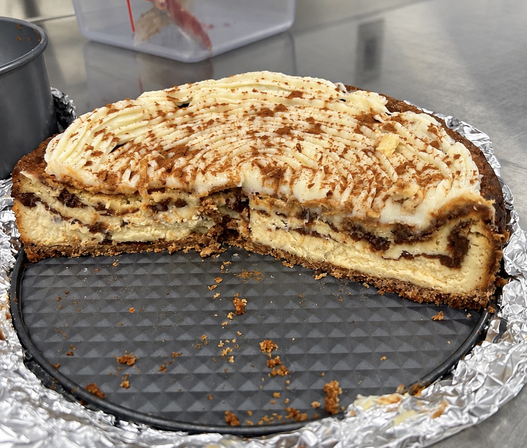Cinnamon Roll Cheesecake