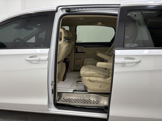Standard Business interior 1