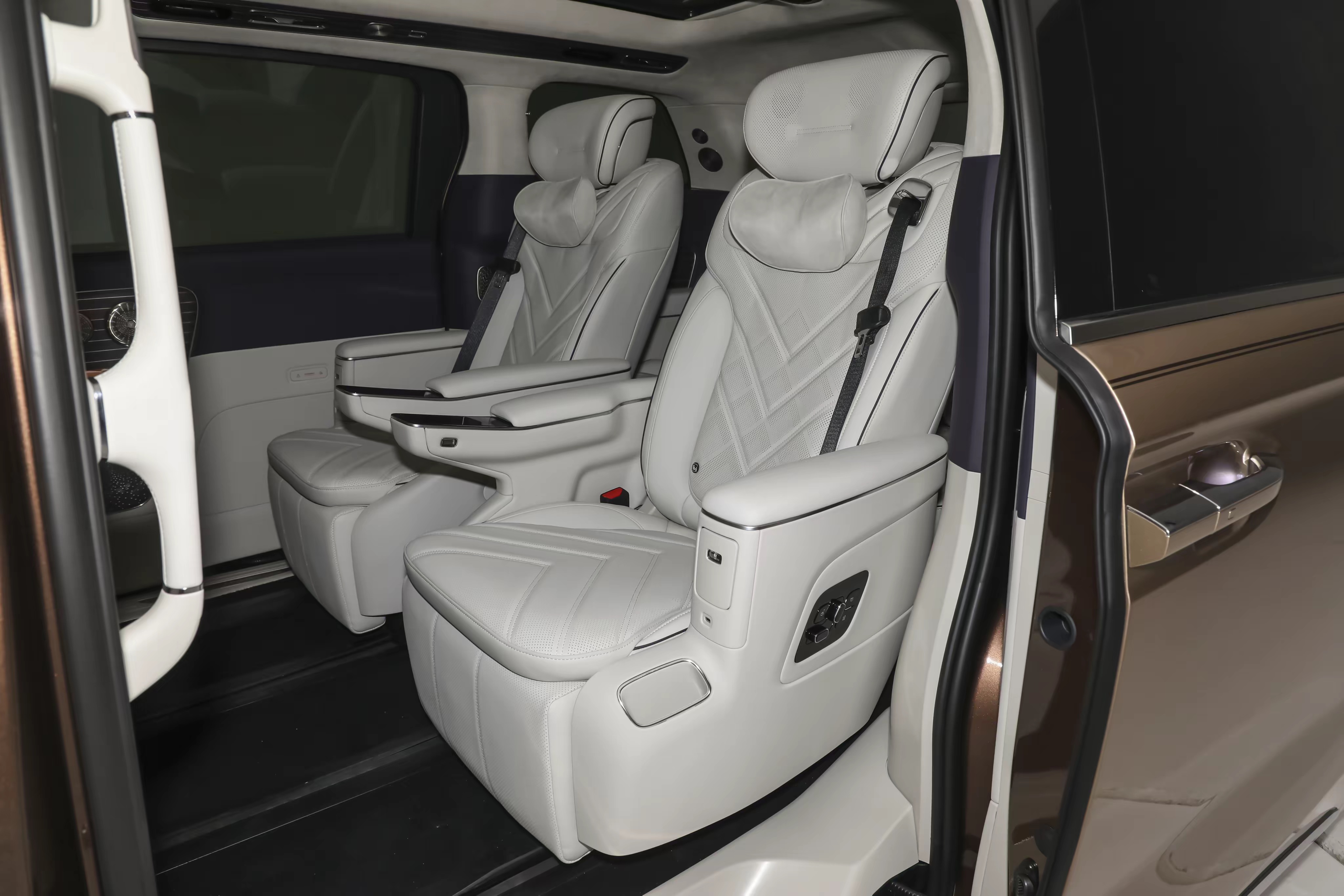 Premium Hybrid interior 2